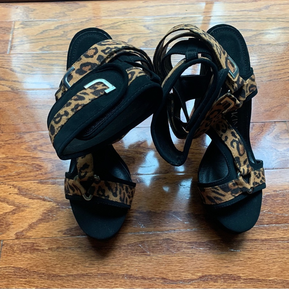 Mackin J Animal Print Strappy Platform Heels Size 9
